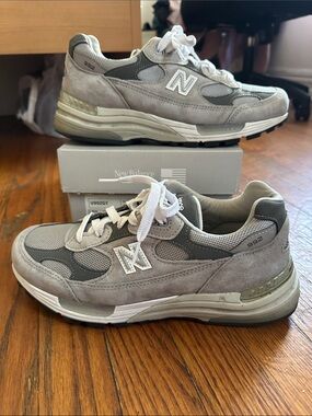 New Balance Men’s Grey Suede & Mesh 992 Sneakers